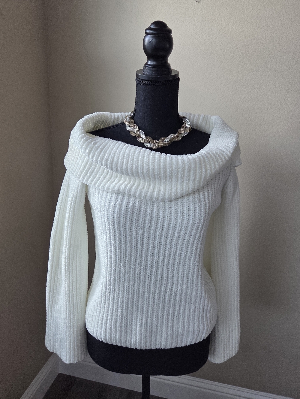 Forever 21 Cream/Off-White Chunky Knit Cropped Off-Shoulder Sweater Size M
